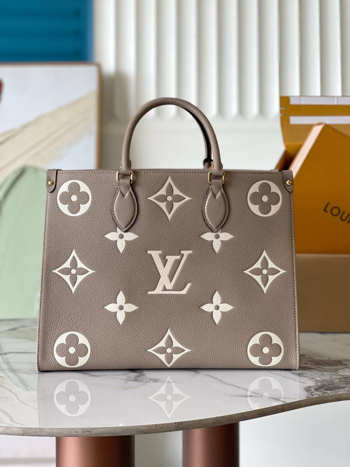 Lv on the Go MM tote with brand box