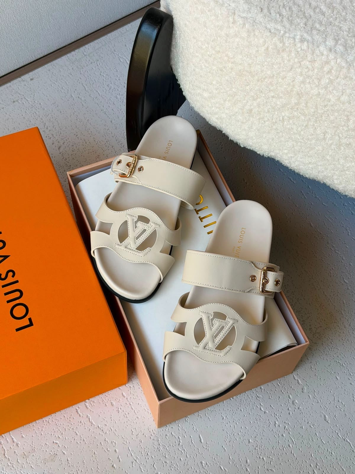 Lv isolo Comfort Mules with brand box