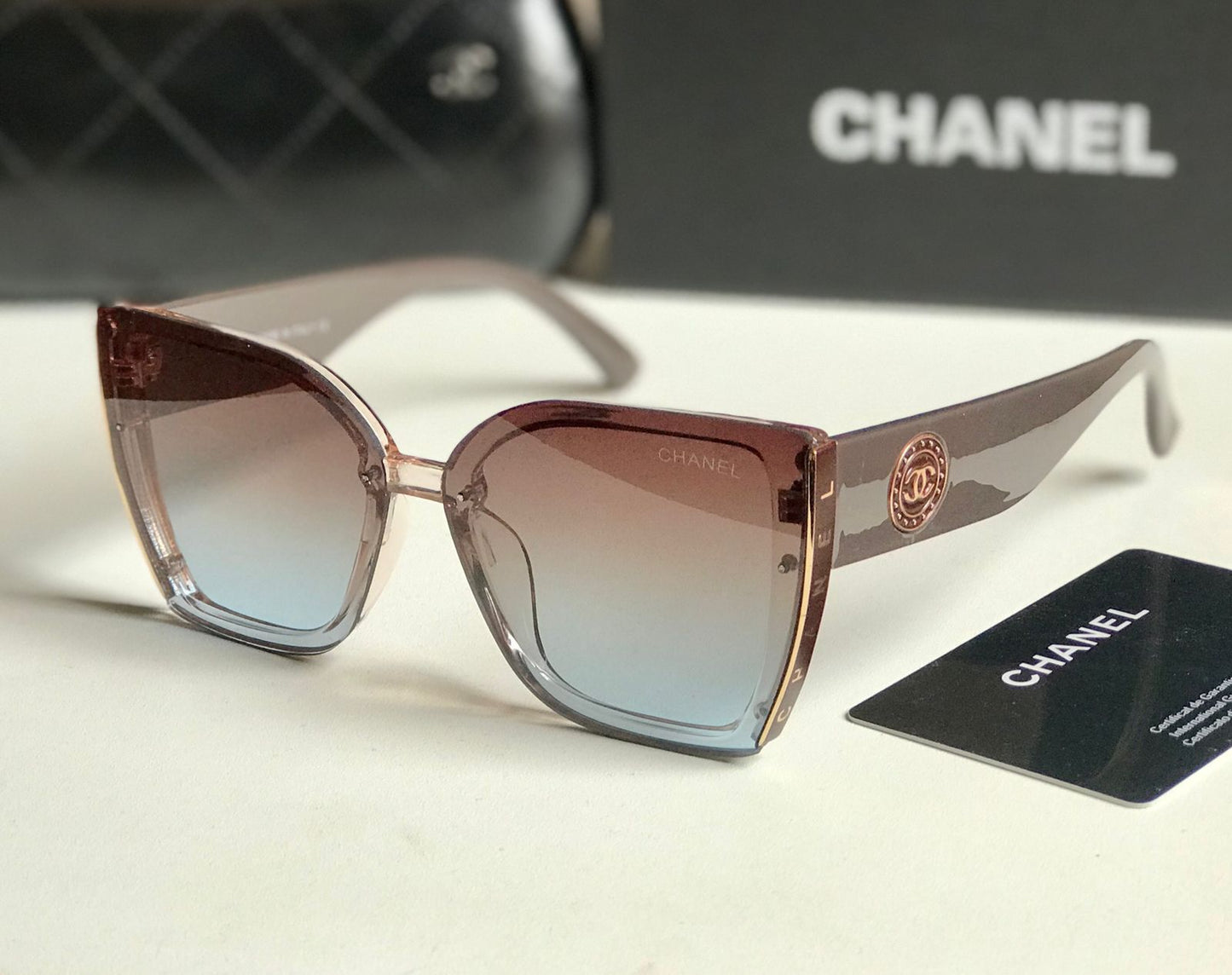 CHANEL Sunglasses with brand box