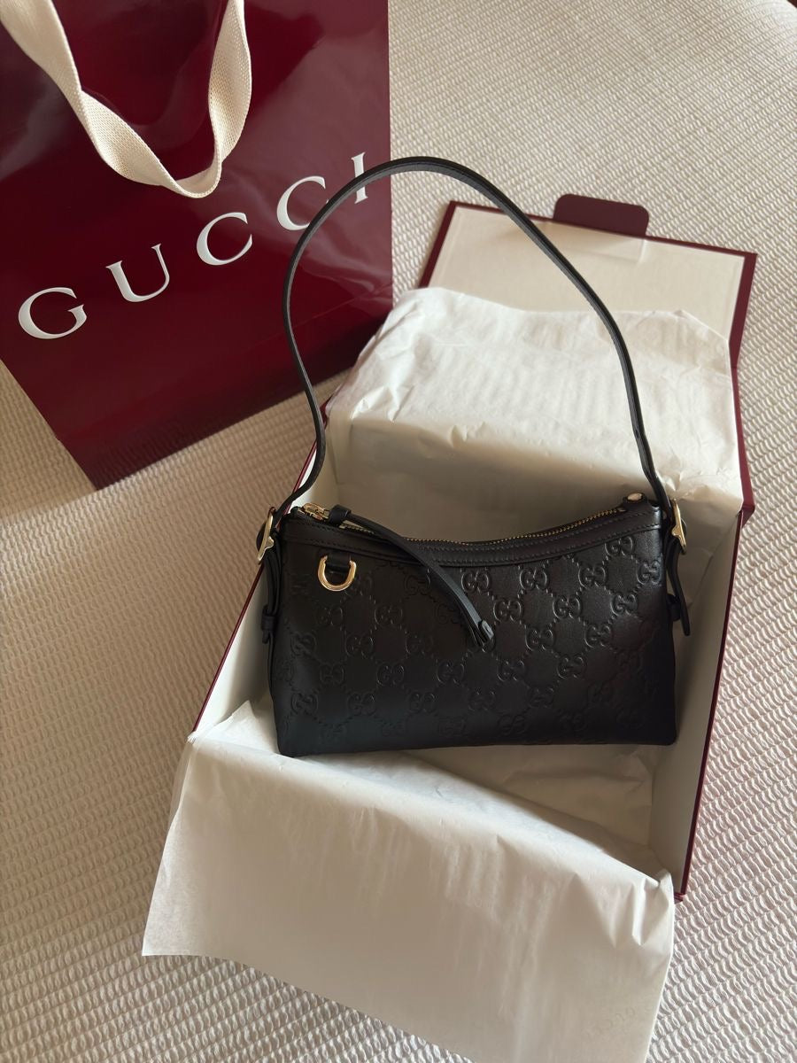 Gucci Emblem Shoulder bag with box