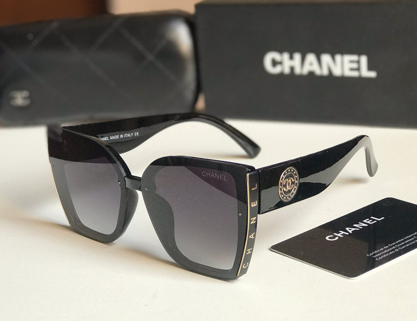 CHANEL Sunglasses with brand box