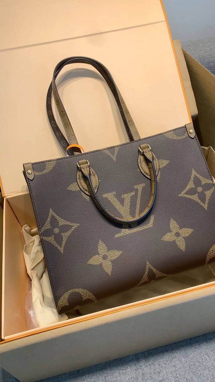 LV OnTheGo MM Bag with Box