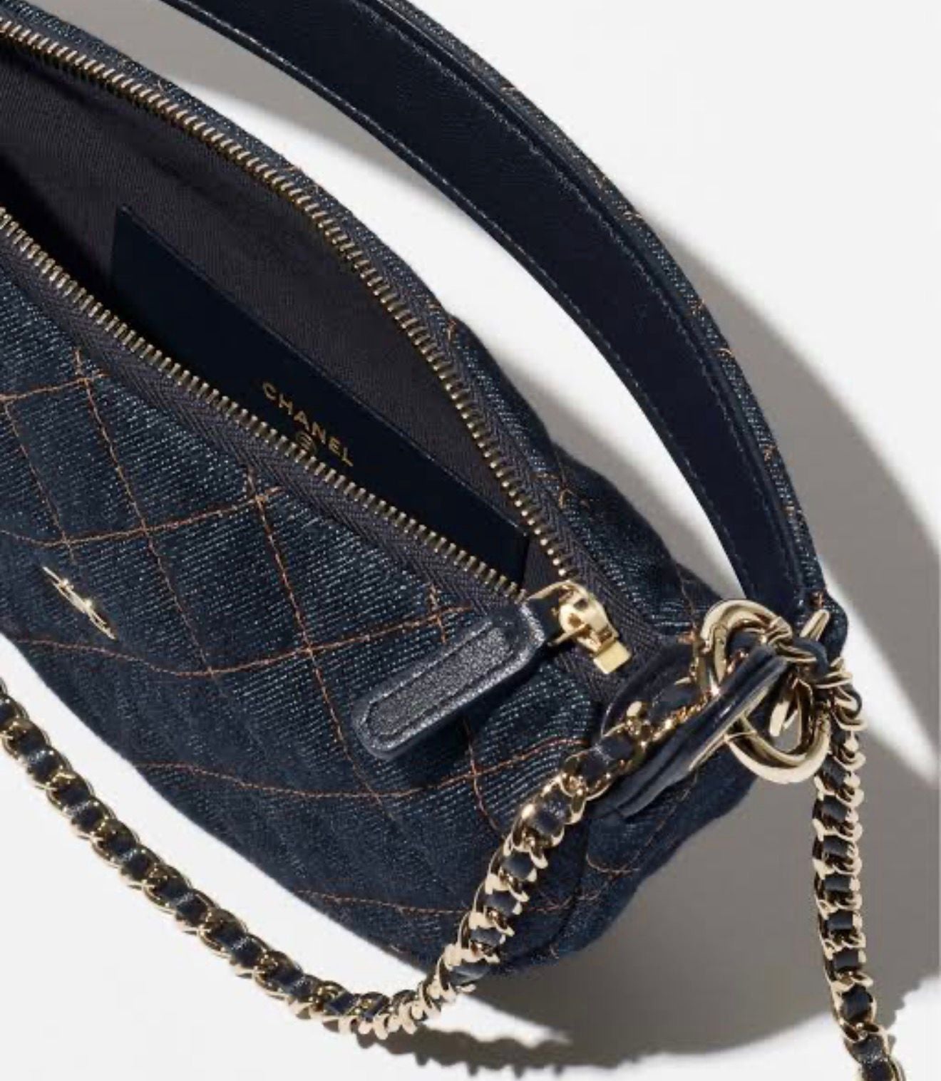 Chanel classic clutch -denim