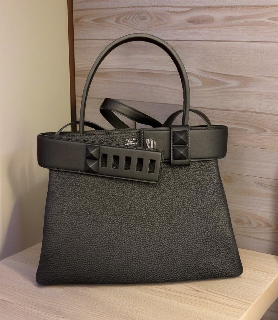 Hermes medora small with brand
