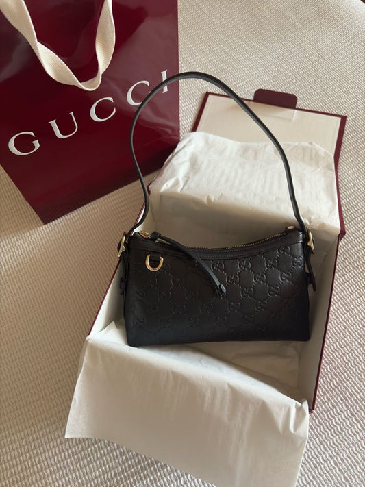 Gucci Emblem Shoulder bag with box
