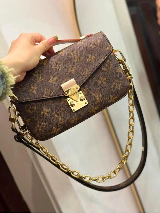 LV messenger Leather shoulder bag