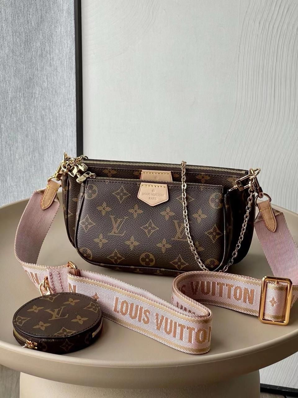 LOUIS VIUTTON Crossbody bag with box-pink strap